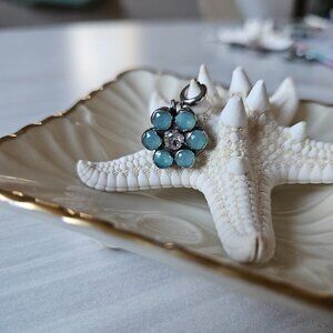 Sabika Mini Daisy pendant